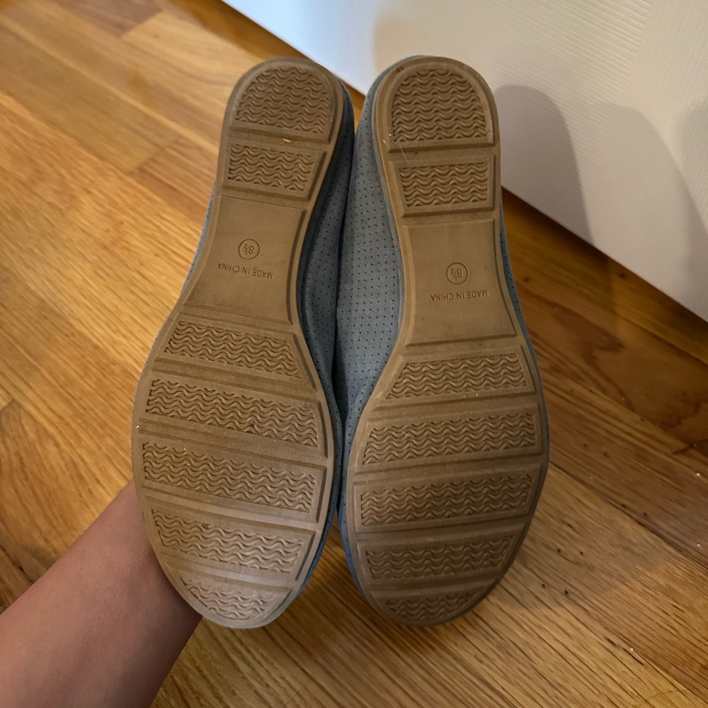 blue flats - Picture 3 of 3